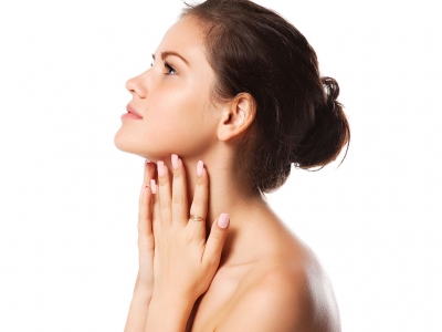 Non-Surgical neck stretching: application of the sags are removed.