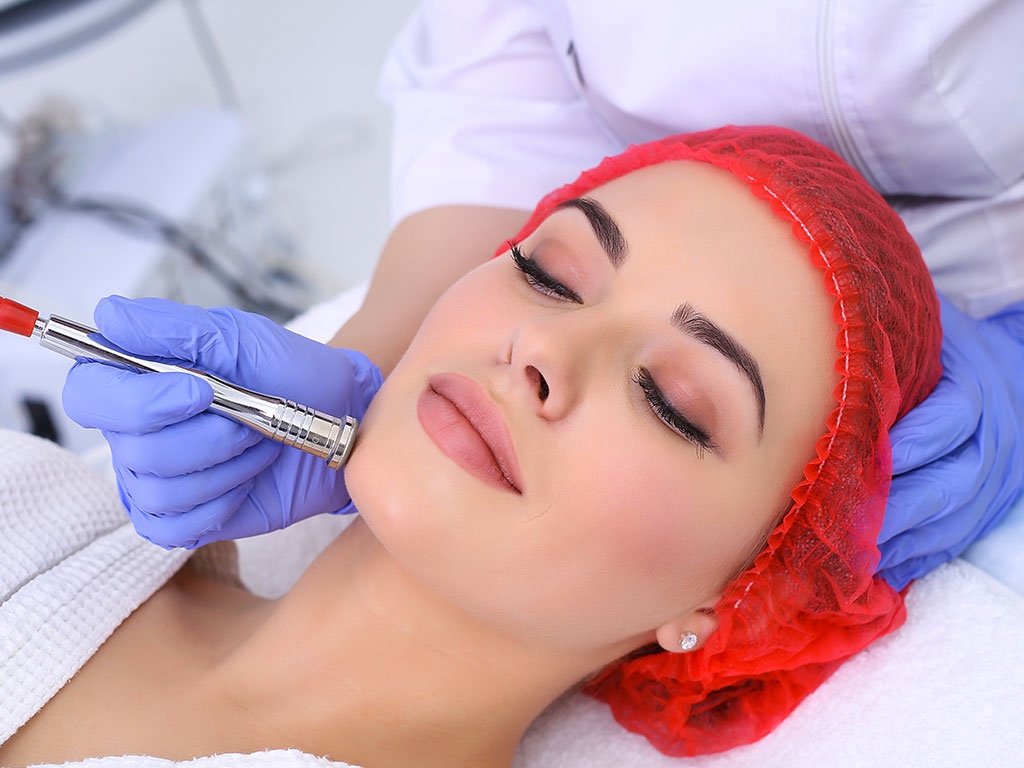  Dermabrasion is cleaned with acne spots, blackheads and sun spots on the face by resurfacing.