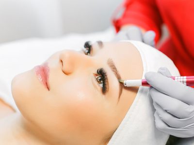 With eyebrow tattoo, infrequent and uncertain eyebrows are reshaped.