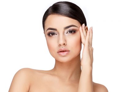 With the eyebrow lifting surgery, the irregularities in the eyebrow structure are eliminated.