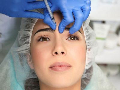 With the middle of the eyebrow filling, wrinkled and fine lines are reduced.