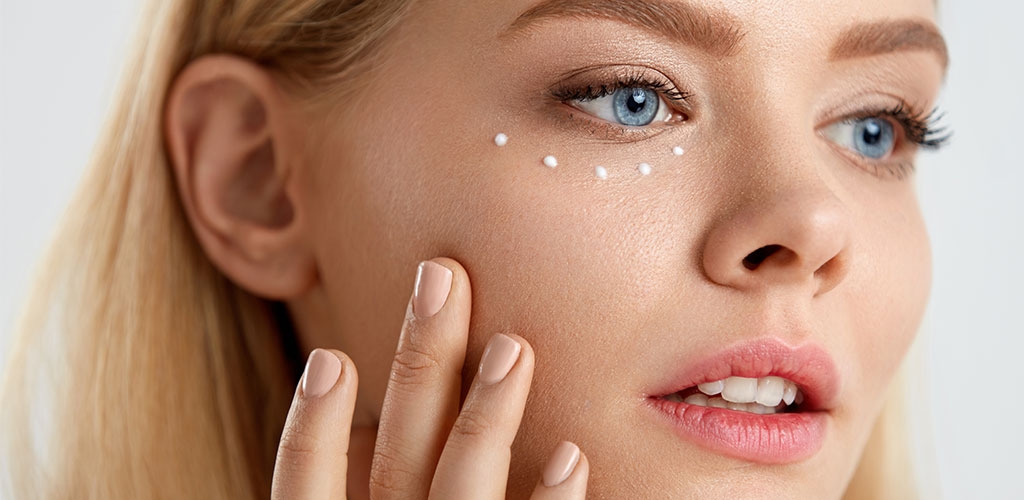 Under Eye Light Filling